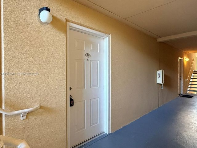 9907 Westwood Dr 21-2, Tamarac, FL 33321