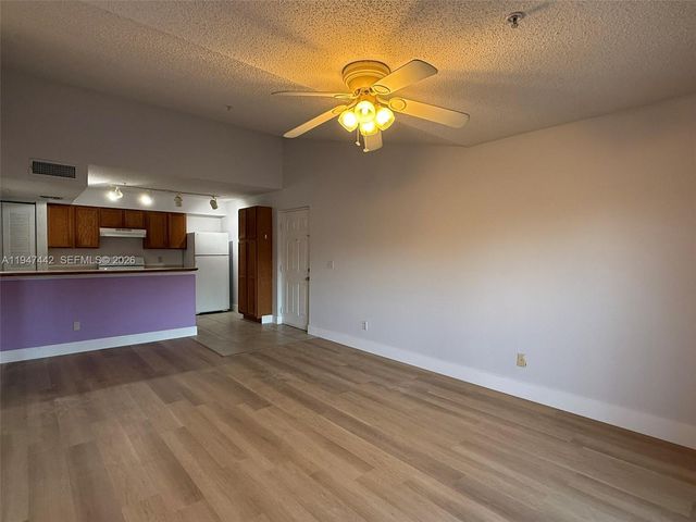 9907 Westwood Dr 21-2, Tamarac, FL 33321