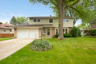 1110 E Dogwood Lane, Mount Prospect, IL 60056