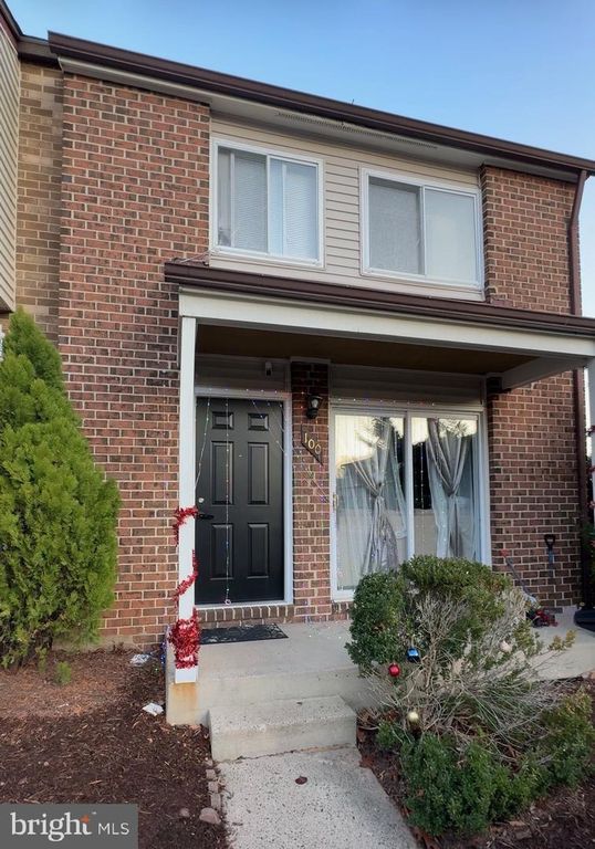 100 MARCUM CT, Sterling, VA 20164