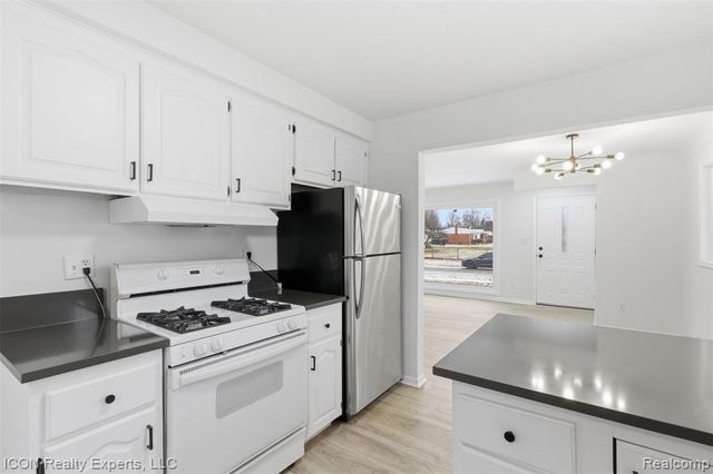 22401 Francis Street, Saint Clair Shores, MI 48082