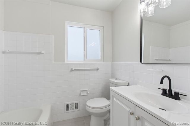 22401 Francis Street, Saint Clair Shores, MI 48082