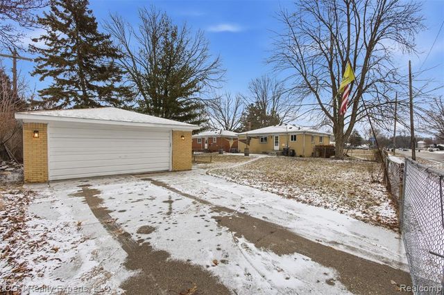 22401 Francis Street, Saint Clair Shores, MI 48082