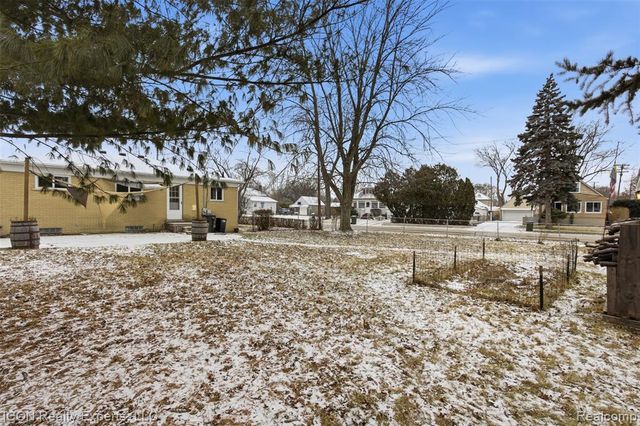 22401 Francis Street, Saint Clair Shores, MI 48082