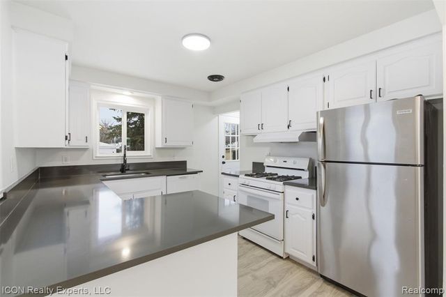 22401 Francis Street, Saint Clair Shores, MI 48082