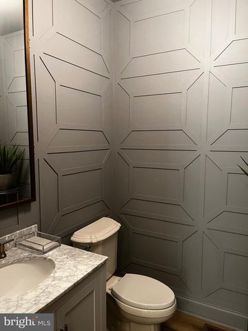 580 FARMDALE CIR, Blue Bell, PA 19422