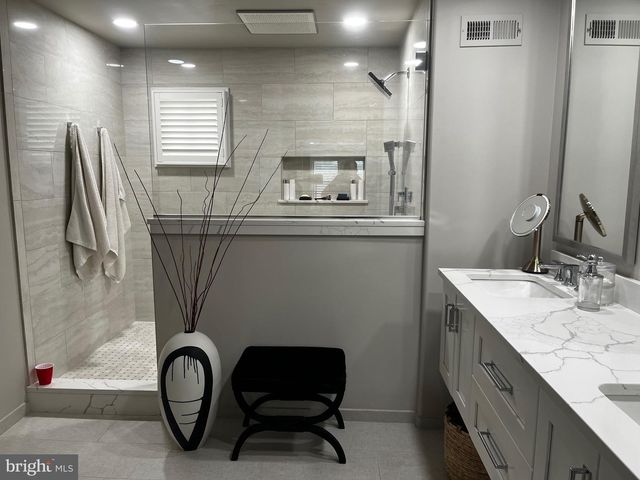 580 FARMDALE CIR, Blue Bell, PA 19422