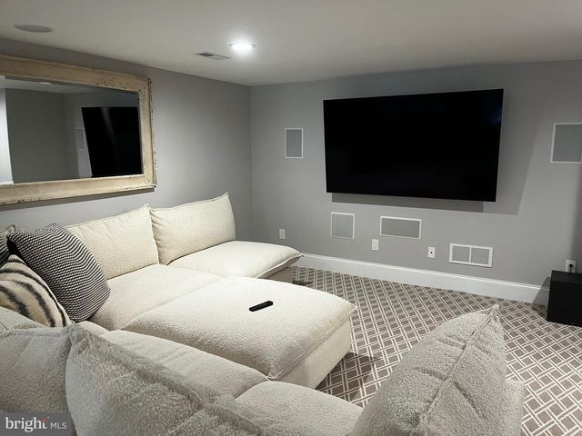 580 FARMDALE CIR, Blue Bell, PA 19422