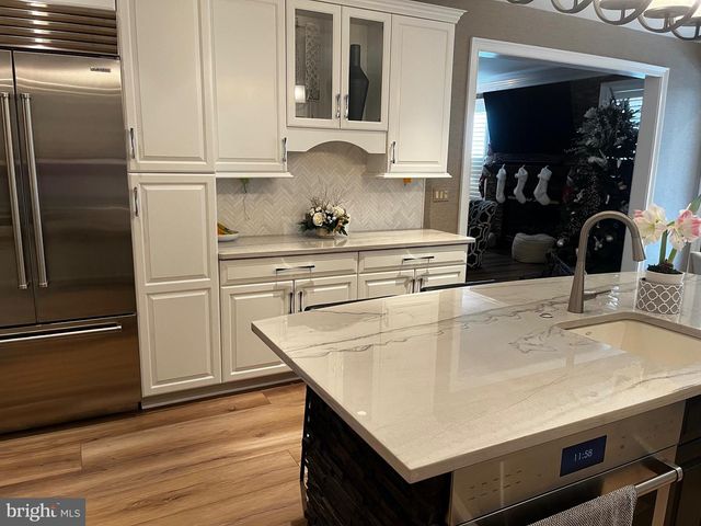 580 FARMDALE CIR, Blue Bell, PA 19422