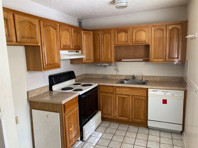 11720 RAINTREE LAKE LANE B, Tampa, FL 33617