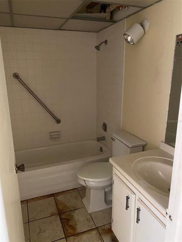11720 RAINTREE LAKE LANE B, Tampa, FL 33617