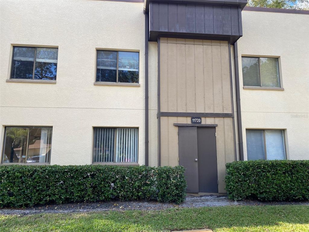 11720 RAINTREE LAKE LANE B, Tampa, FL 33617