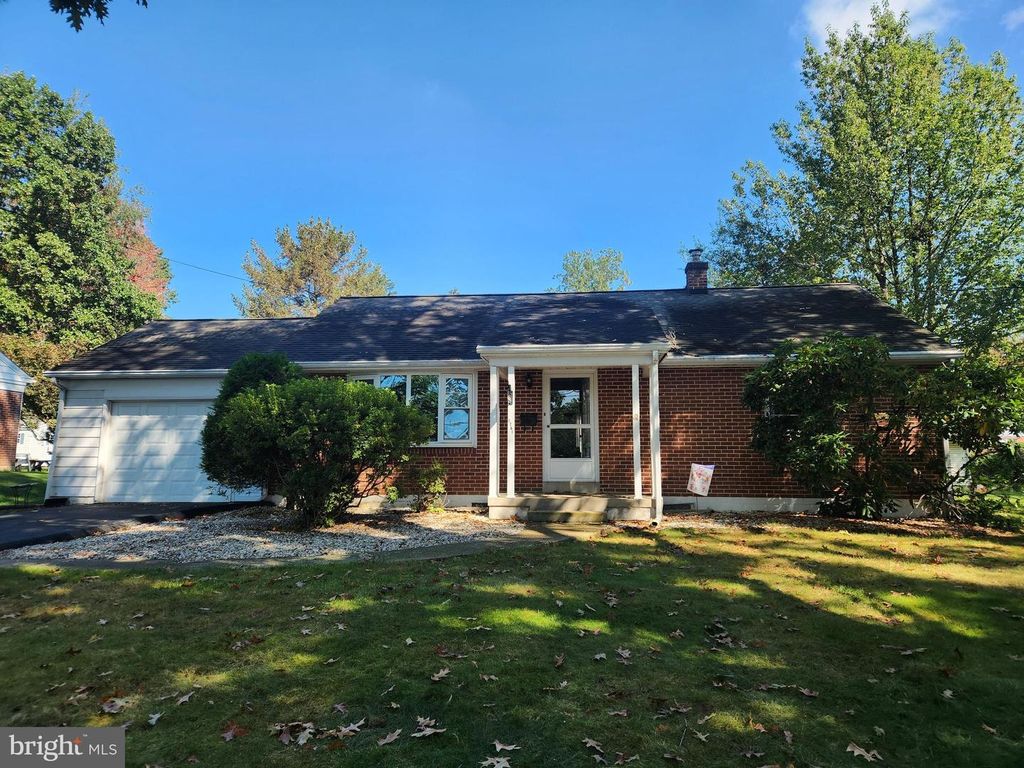 1761 WILSON AVE, Lancaster, PA 17603