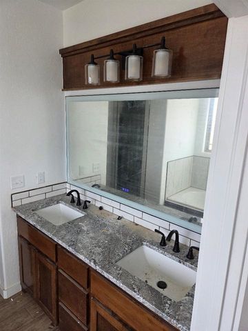 5572 NE Minnow Ln, Elgin, OK 73538