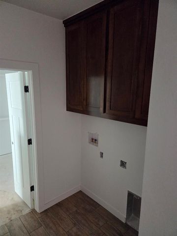 5572 NE Minnow Ln, Elgin, OK 73538