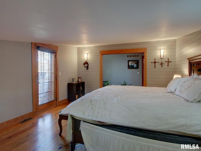 911 RIDGEWOOD Drive, Quincy, IL 62301