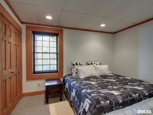 911 RIDGEWOOD Drive, Quincy, IL 62301