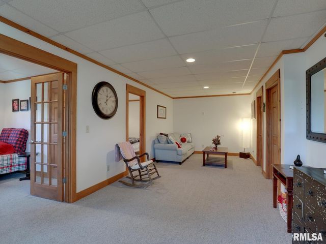 911 RIDGEWOOD Drive, Quincy, IL 62301