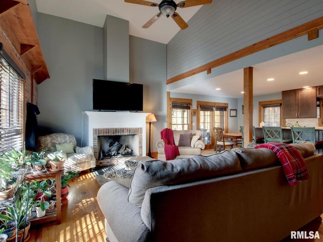 911 RIDGEWOOD Drive, Quincy, IL 62301