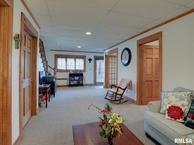 911 RIDGEWOOD Drive, Quincy, IL 62301