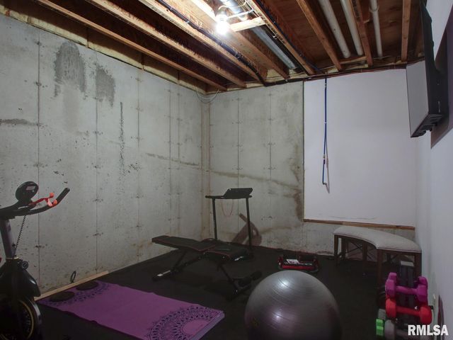 911 RIDGEWOOD Drive, Quincy, IL 62301