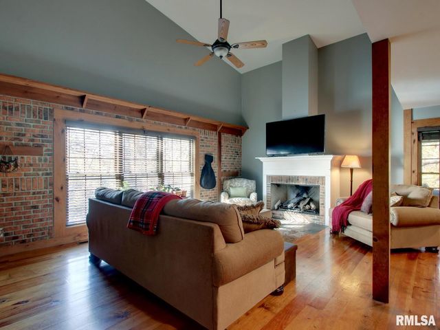 911 RIDGEWOOD Drive, Quincy, IL 62301