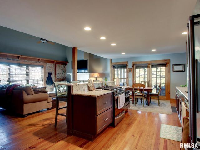 911 RIDGEWOOD Drive, Quincy, IL 62301