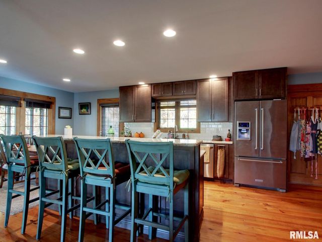 911 RIDGEWOOD Drive, Quincy, IL 62301