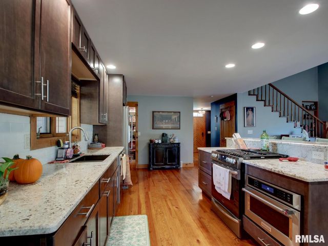 911 RIDGEWOOD Drive, Quincy, IL 62301