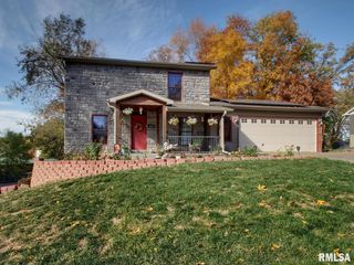 911 RIDGEWOOD Drive, Quincy, IL 62301