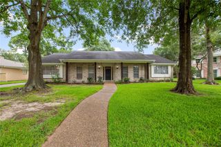 402 Forest Lake Drive, Seabrook, TX 77586