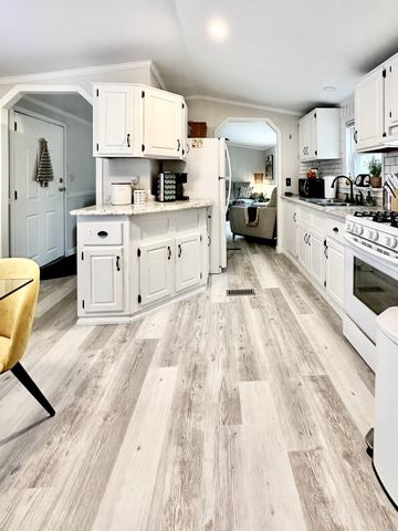 242 Riverside Drive, Campton, NH 03223