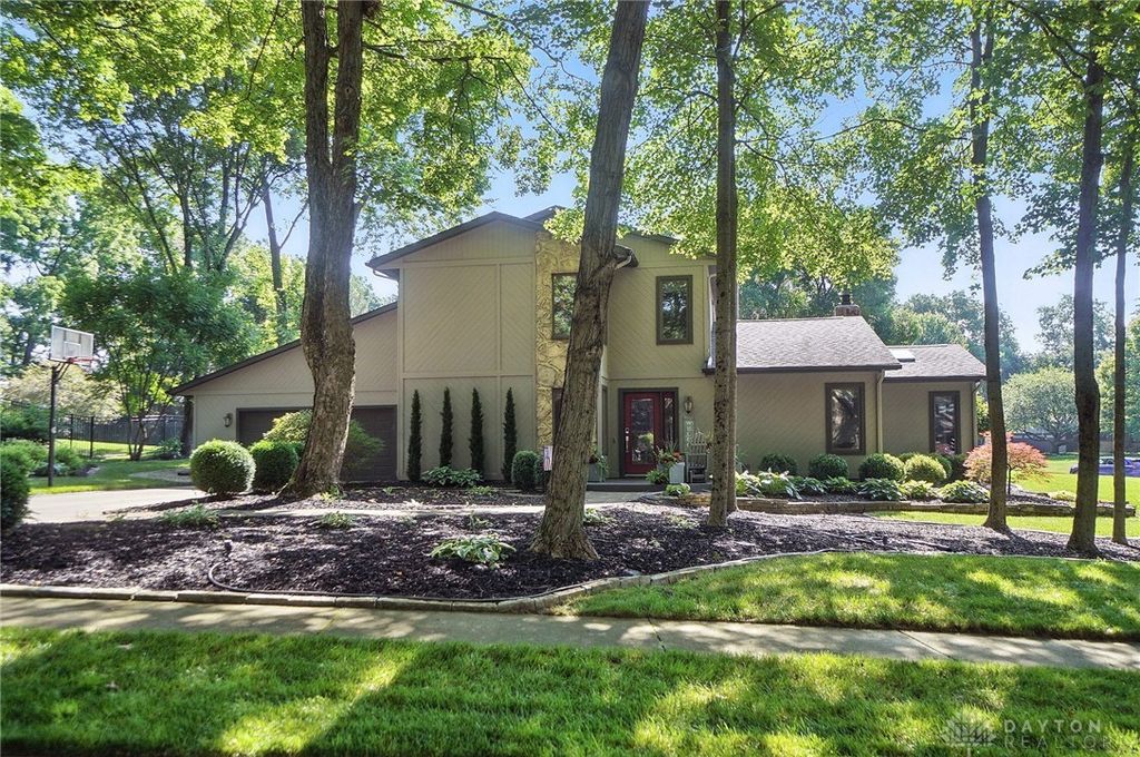1778 Kensington Drive, Bellbrook, OH 45305