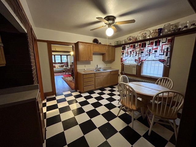 3927 N 16th STREET, Milwaukee, WI 53206