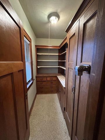 3927 N 16th STREET, Milwaukee, WI 53206