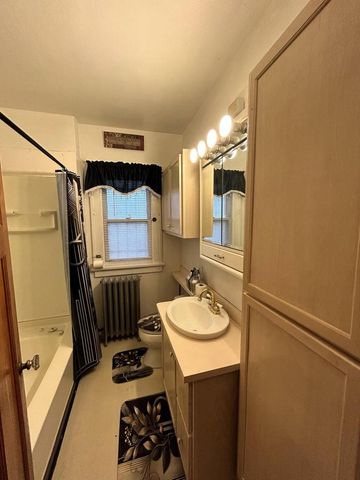 3927 N 16th STREET, Milwaukee, WI 53206