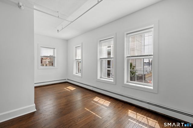187 Bank Street 302, New London, CT 06320