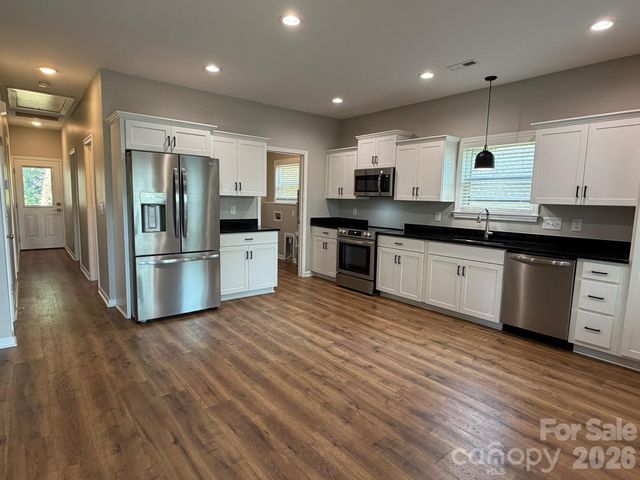 412 N Peterson Street, Stanley, NC 28164