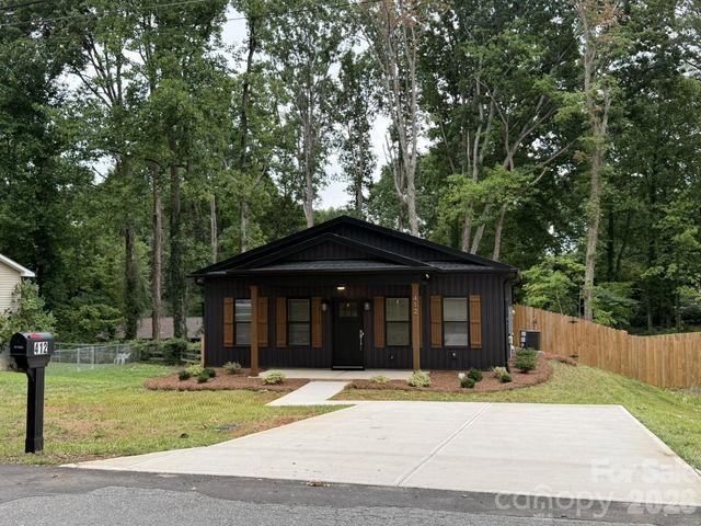 412 N Peterson Street, Stanley, NC 28164
