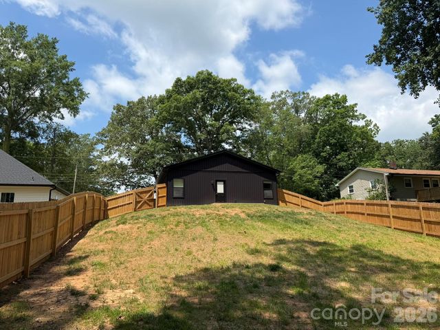 412 N Peterson Street, Stanley, NC 28164