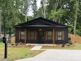 412 N Peterson Street, Stanley, NC 28164