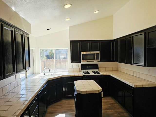 5143 Rosbury Dell Place, Antelope, CA 95843
