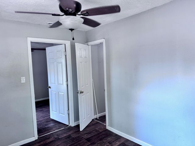 1330 N Fulbright Avenue, Springfield, MO 65802