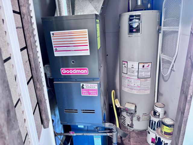 1330 N Fulbright Avenue, Springfield, MO 65802