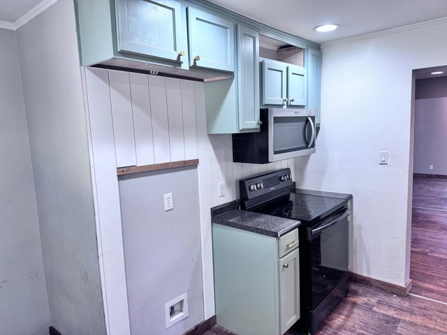 1330 N Fulbright Avenue, Springfield, MO 65802