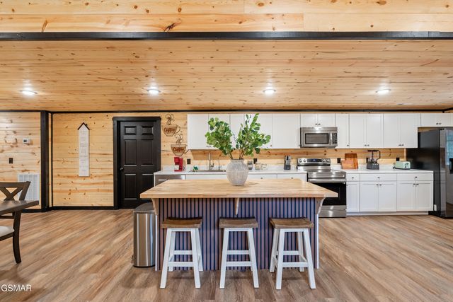 2881 Caughron Mountain Road, Sevierville, TN 37876