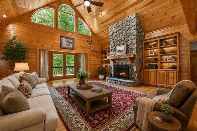 88 Pauls Lane, Ellijay, GA 30536