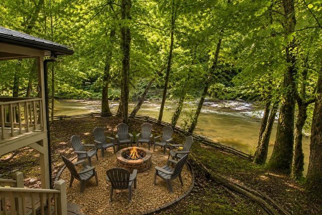 88 Pauls Lane, Ellijay, GA 30536