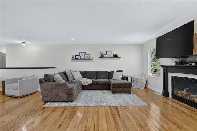 8669 Lilly Ridge Drive, Alto, MI 49302