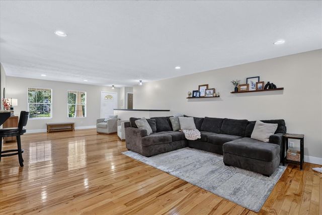 8669 Lilly Ridge Drive, Alto, MI 49302